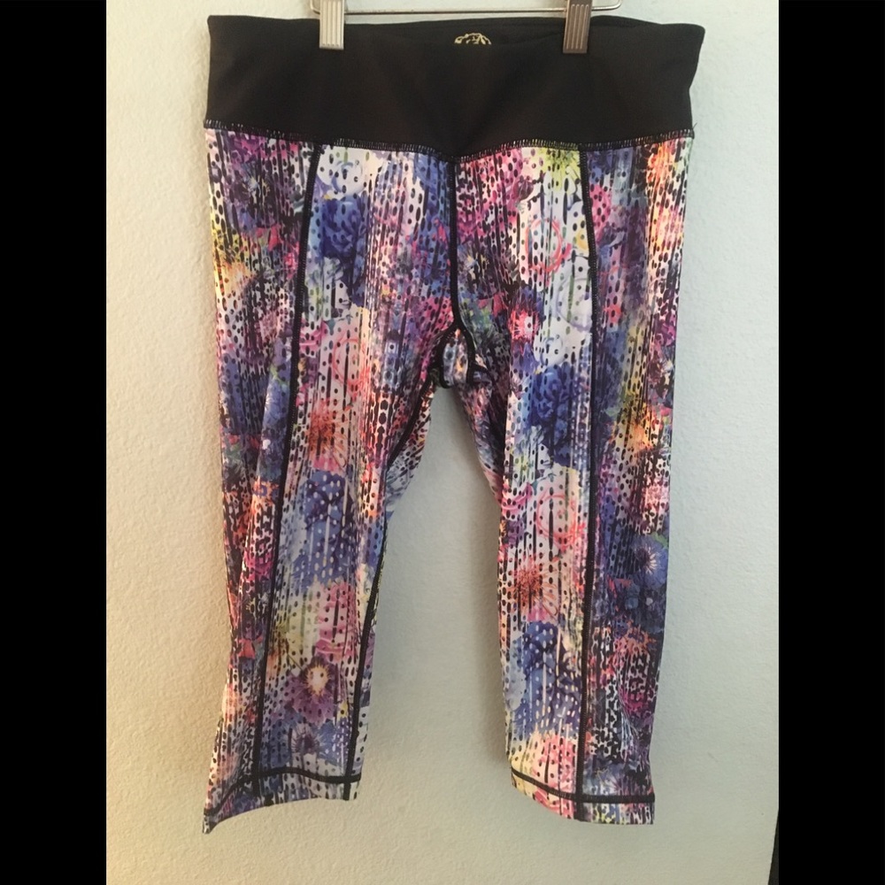 EUC Cropped Betsy Johnson Leggings